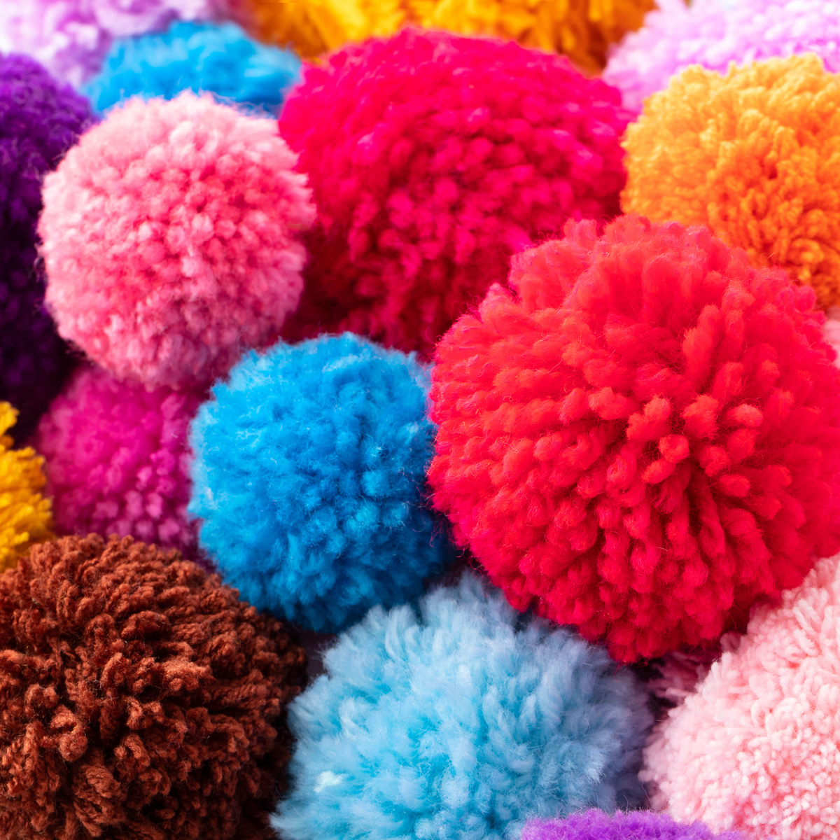 How to Make Yarn Pom-Poms: A Step-by-Step Guide - CRAFTISS